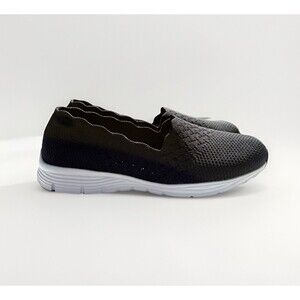 SKECHERS WOMEN’S Classic Fit  w/ air-cooled memory foam Size 7 Black Shoes